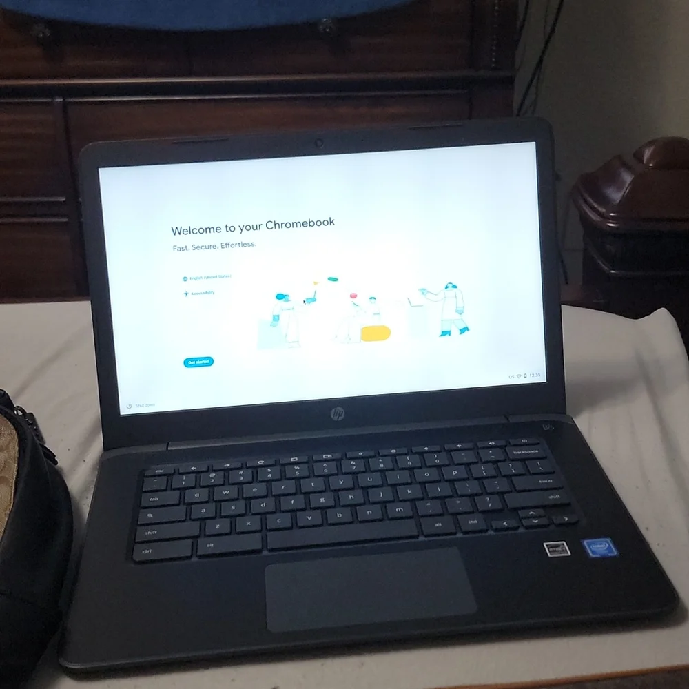 HP Chrome book 15 in,Michael kors laptop case,Coach Crossbody bag